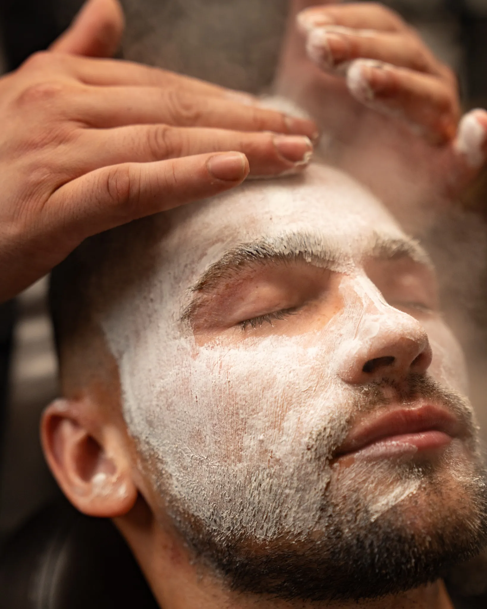 Borbély munka közben