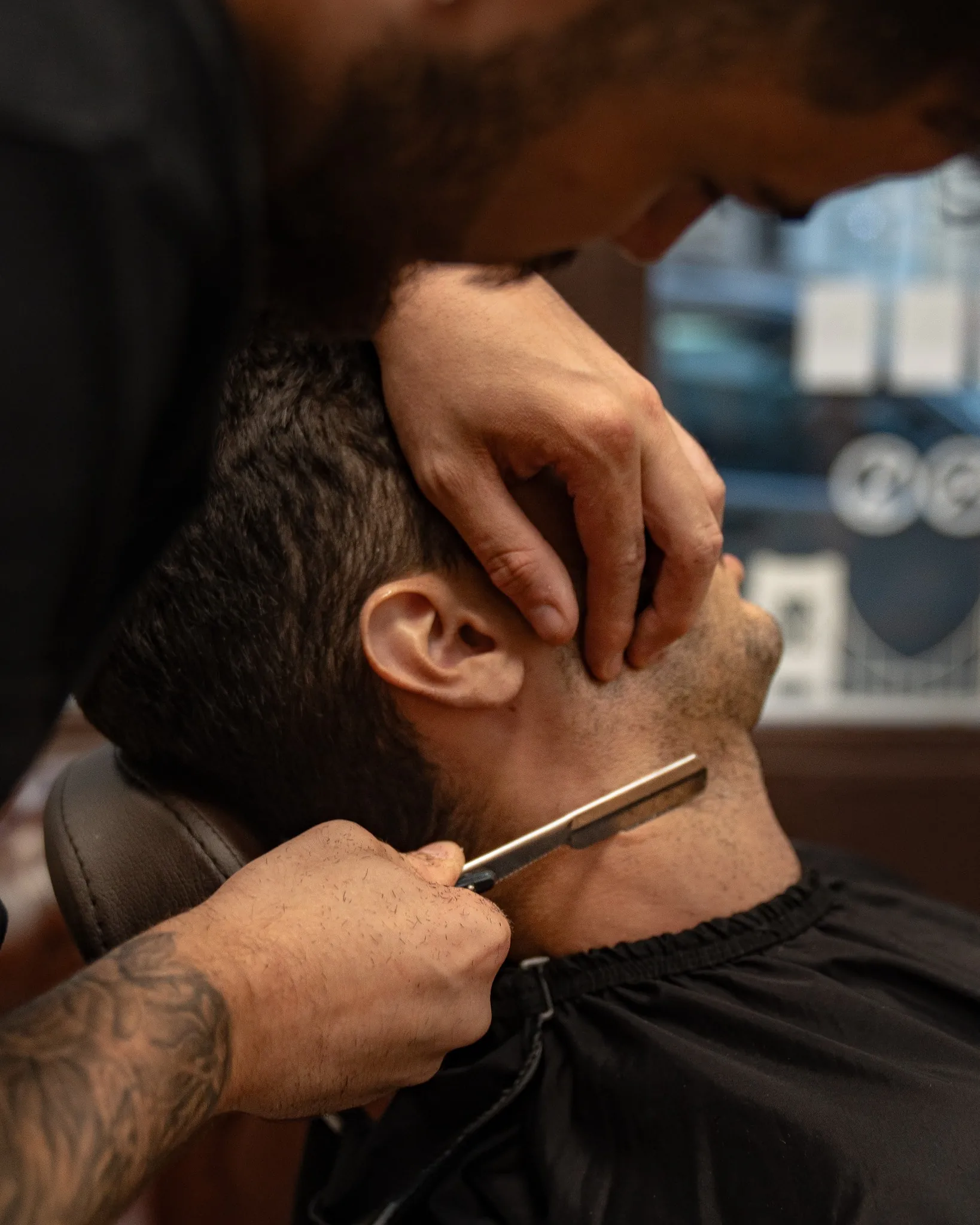 szakállvágás részlet